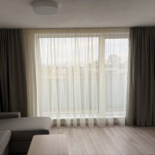 🌿 Každá miestnosť si zaslúži svoj príbeh. V tomto byte sme sa rozhodli vytvoriť jemný a harmonický základ, ktorý nechá...